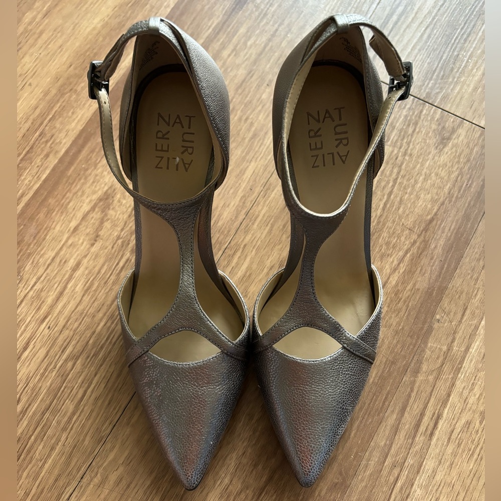 Naturalized pumps.
